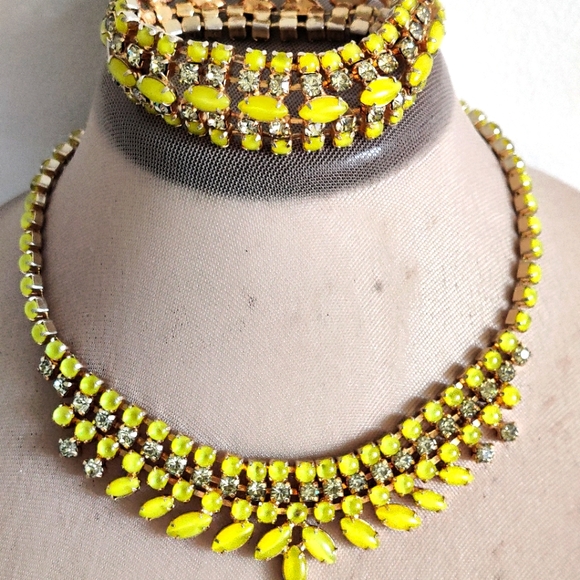 Exquisite Joseph Warner Chartreuse Yellow Necklace and Bracelet jewelry set - Picture 3 of 15